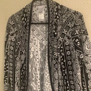 Chicos Womens Open Front Cardigan Size 1 Abstract Pattern 3/4 Sleeve Black White